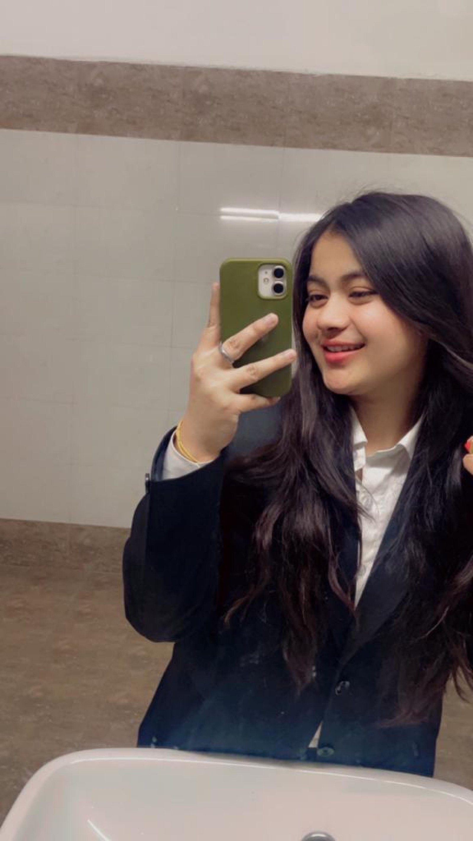 Shrishti Tiwari cover photo